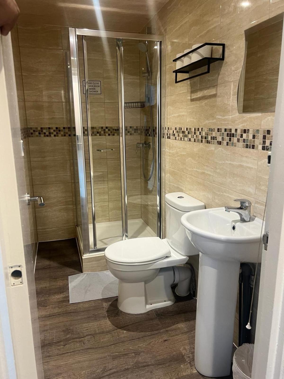 Saba Rooms And Apartments Лондон Экстерьер фото